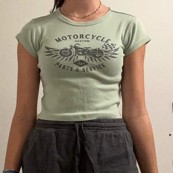 Battered motorcycle crop top - Picture 5 of 7